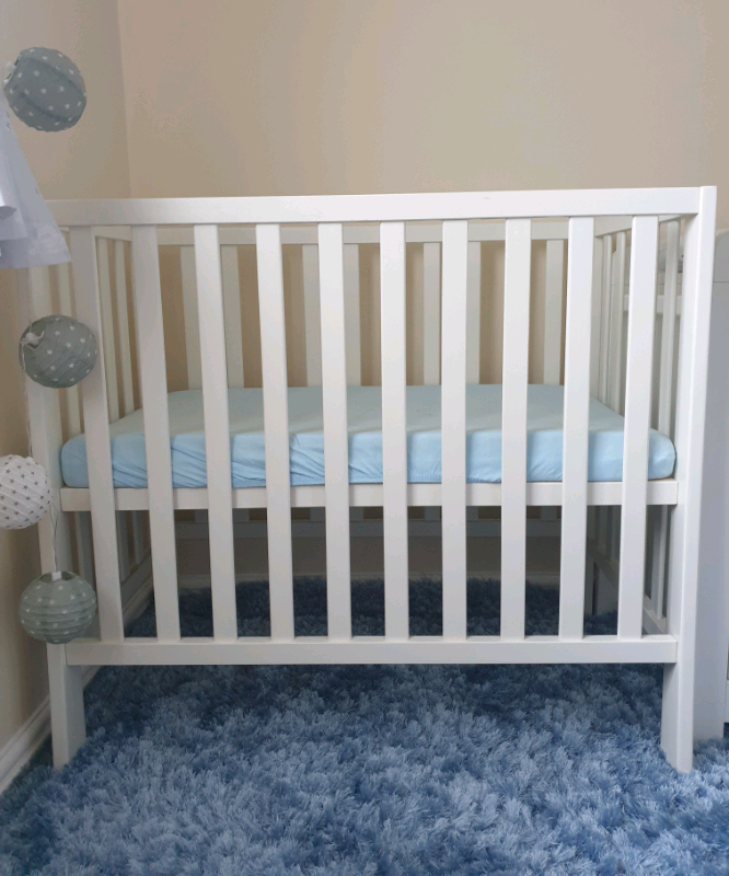 mamas and papas space saving cot